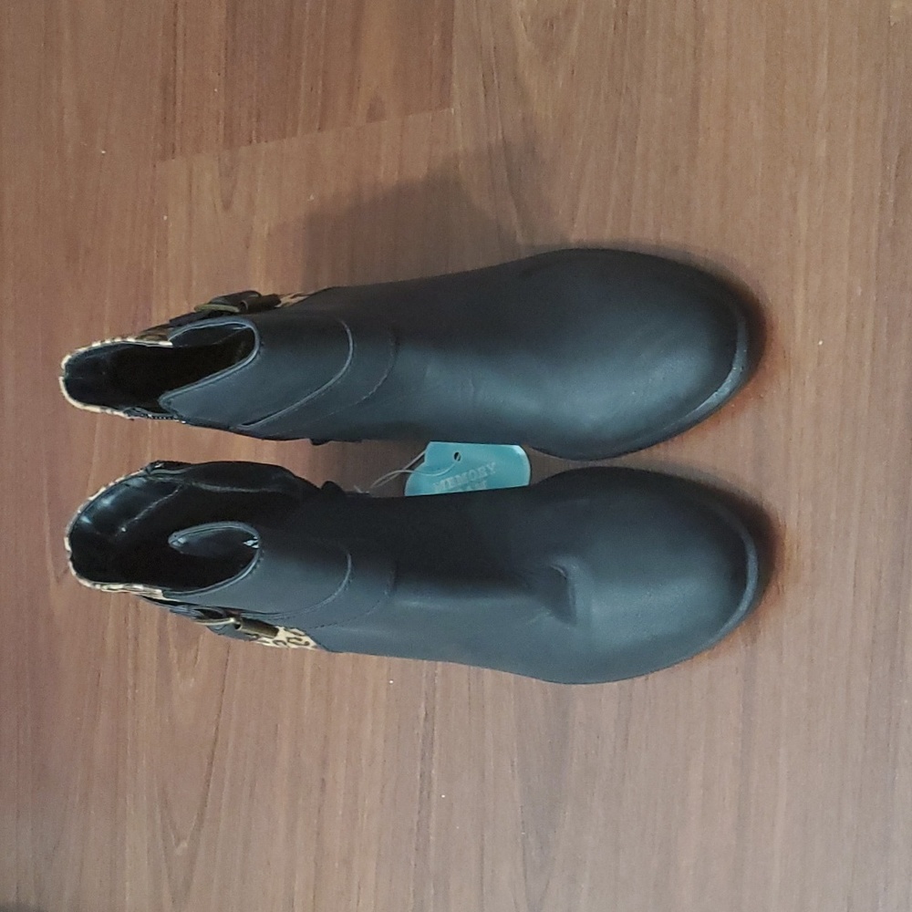 SO memory foam ankle boots